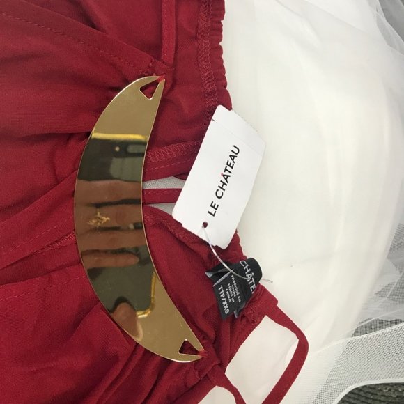 Le Chateau Deep Red light Burgundy halter top blouse Gold moon necklace  NWT - Picture 2 of 5